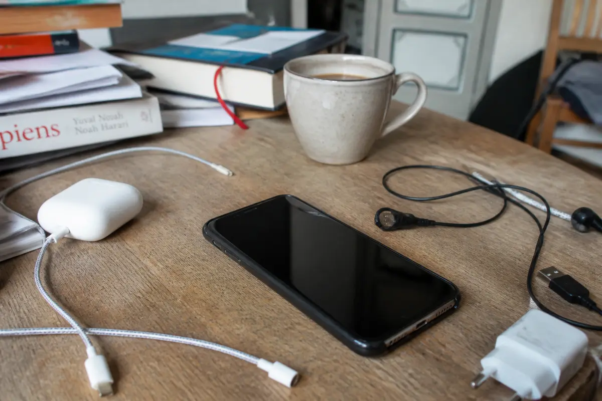 Pourquoi mon tel s éteint tout seul : causes et solutions ?